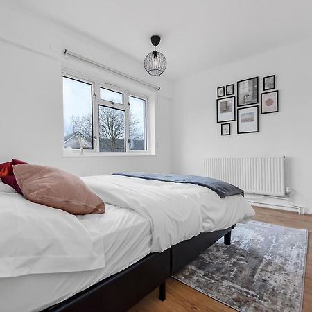 Stylish Excel 3 Bedroom Flat ロンドン エクステリア 写真