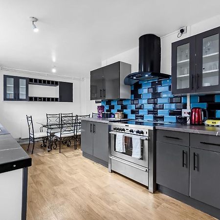 Stylish Excel 3 Bedroom Flat ロンドン エクステリア 写真