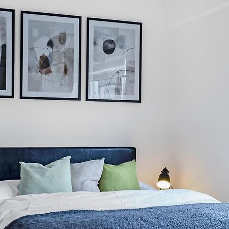 Stylish Excel 3 Bedroom Flat ロンドン エクステリア 写真