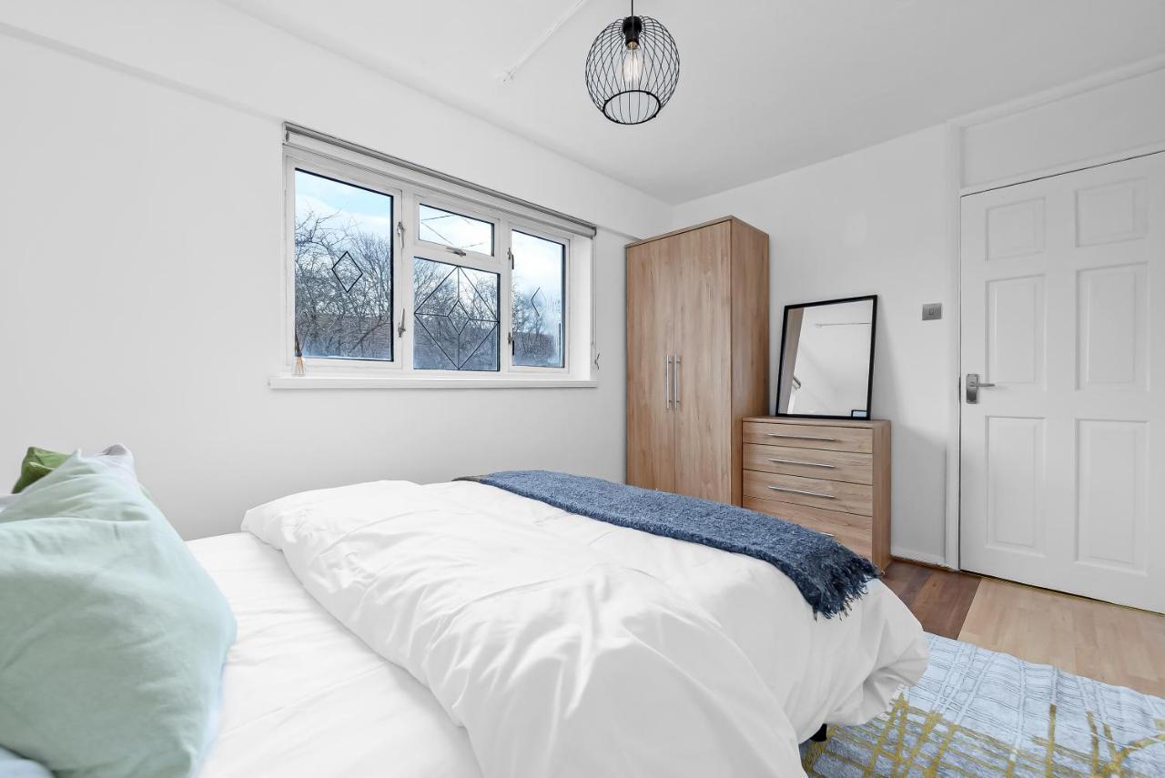 Stylish Excel 3 Bedroom Flat ロンドン エクステリア 写真