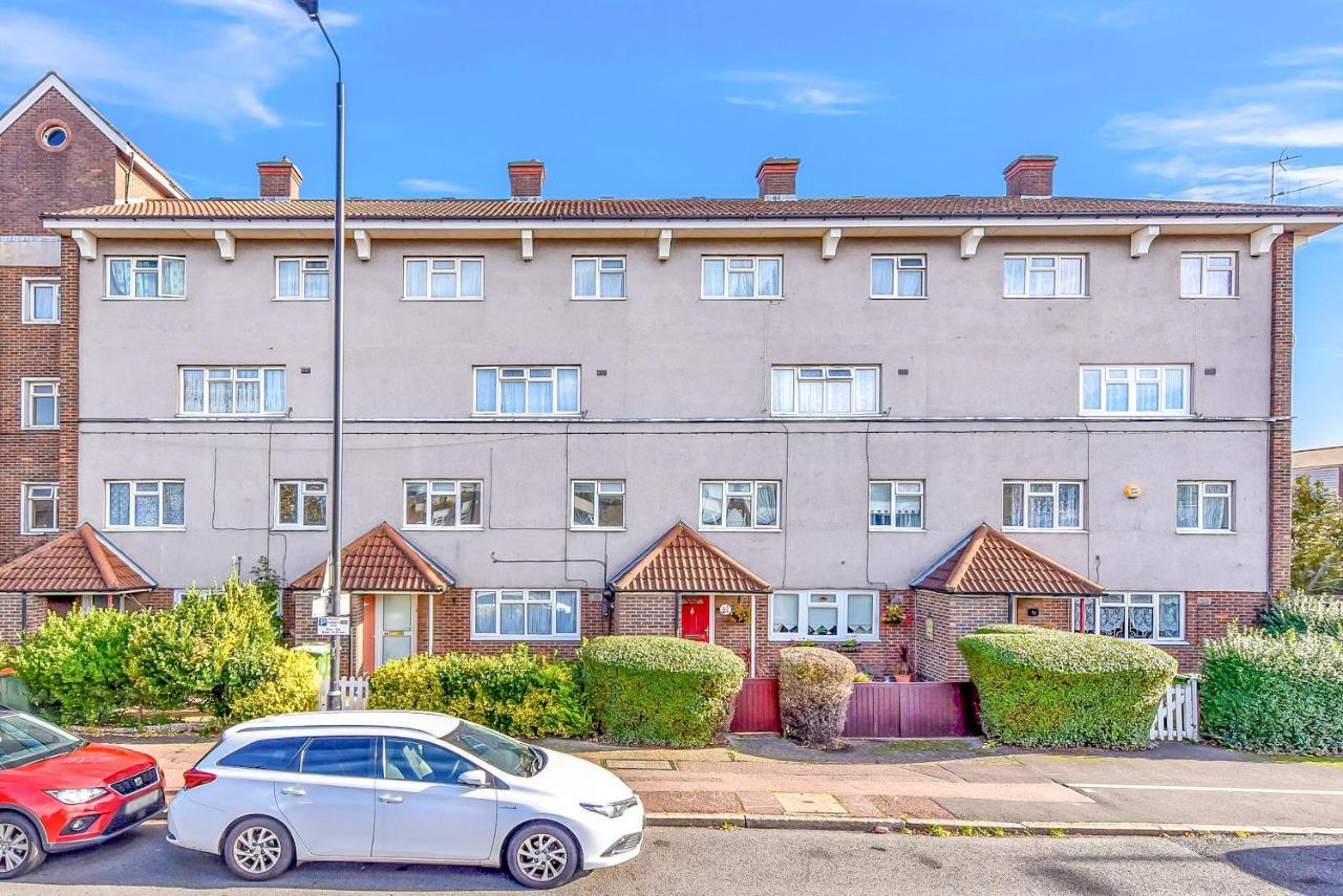 Stylish Excel 3 Bedroom Flat ロンドン エクステリア 写真