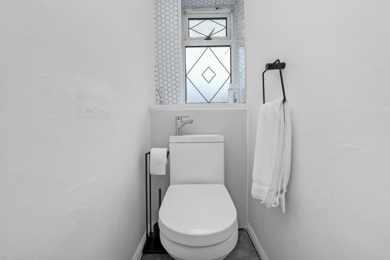 Stylish Excel 3 Bedroom Flat ロンドン エクステリア 写真