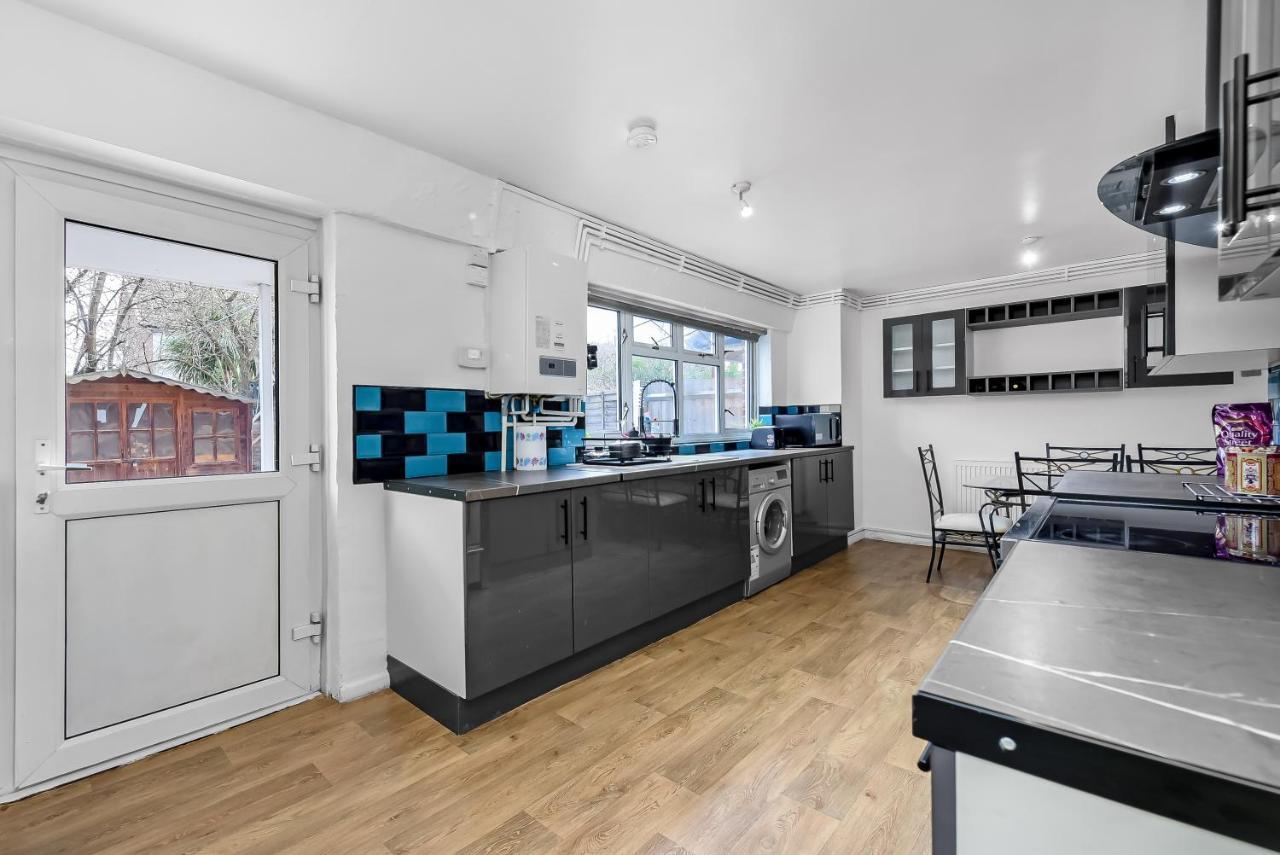 Stylish Excel 3 Bedroom Flat ロンドン エクステリア 写真